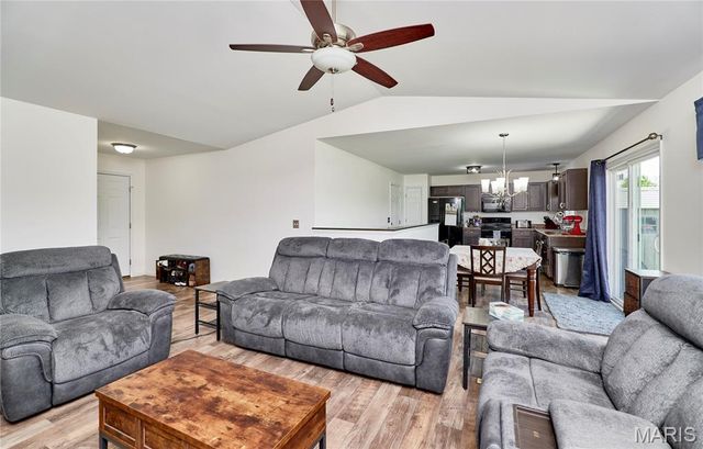 121 Arundel Drive, Troy, MO 63379