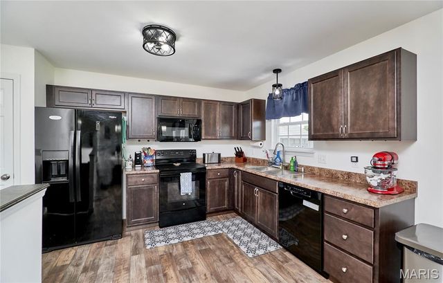 121 Arundel Drive, Troy, MO 63379