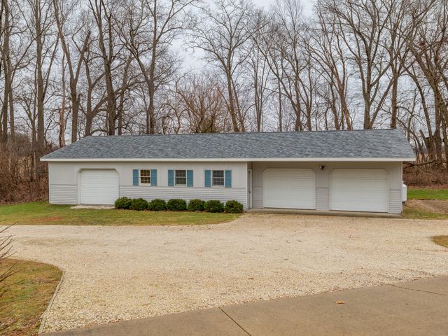 28459 Kelly Road, Burr Oak Twp, MI 49091