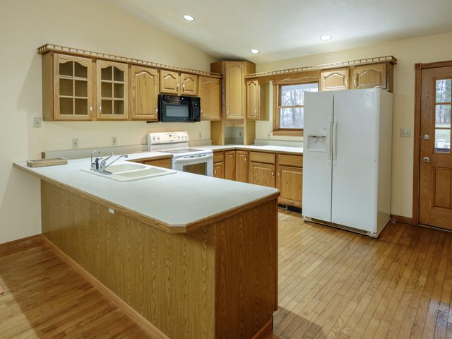 28459 Kelly Road, Burr Oak Twp, MI 49091