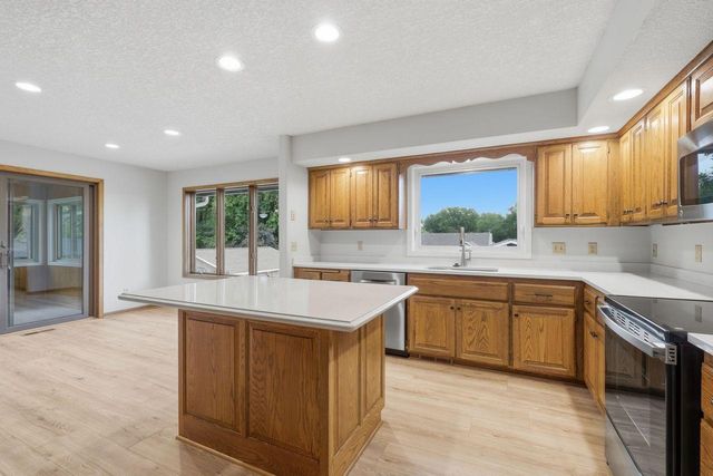 4027 Elmwood Drive, Saint Bonifacius, MN 55375