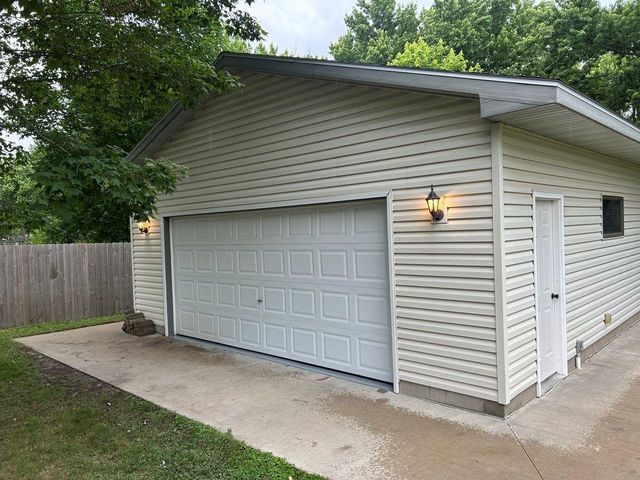 4027 Elmwood Drive, Saint Bonifacius, MN 55375