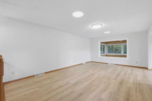 4027 Elmwood Drive, Saint Bonifacius, MN 55375