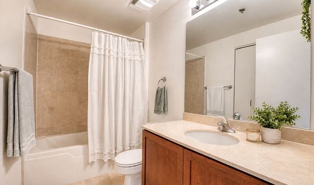 210 S Des Plaines Street 1209, Chicago, IL 60661