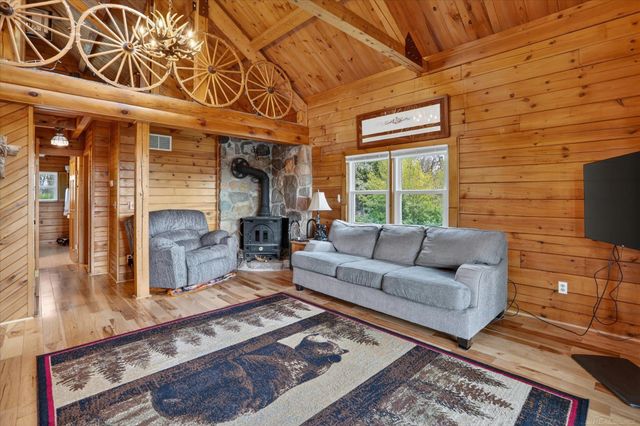 14601 Brookhurst Drive, Cement City, MI 49233
