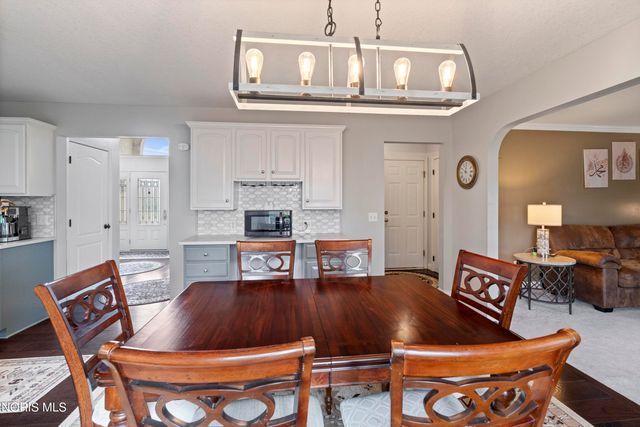 7710 Pilgrims Landing, Maumee, OH 43537