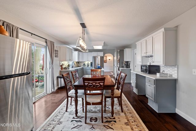 7710 Pilgrims Landing, Maumee, OH 43537