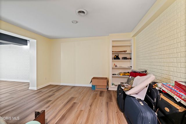 7710 Pilgrims Landing, Maumee, OH 43537