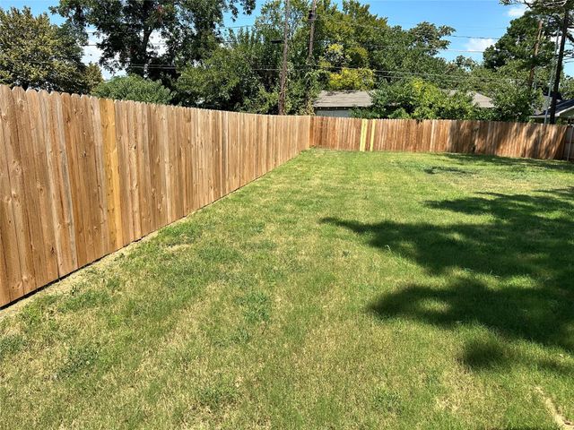 117 W Sears Street, Denison, TX 75021