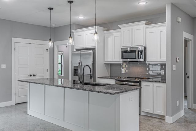 117 W Sears Street, Denison, TX 75021