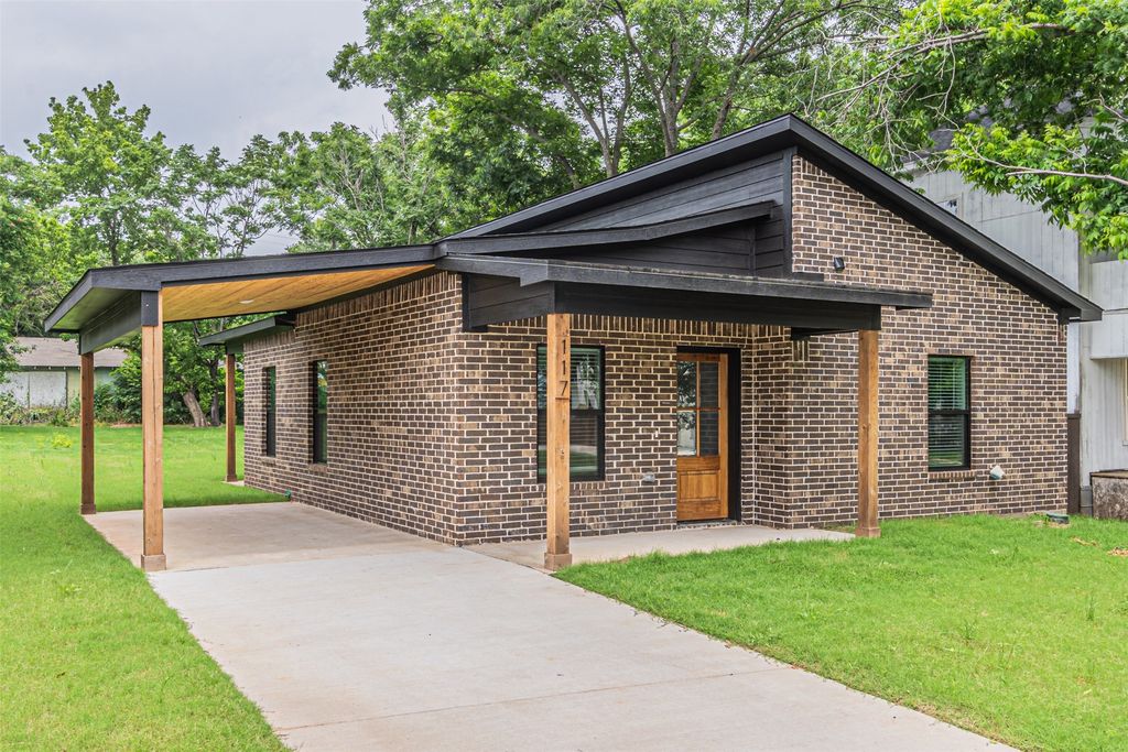 117 W Sears Street, Denison, TX 75021