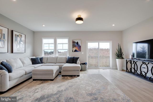 105 CHECKERSPOT, Lake Frederick, VA 22630