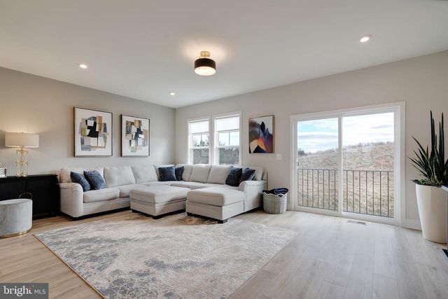 105 CHECKERSPOT, Lake Frederick, VA 22630