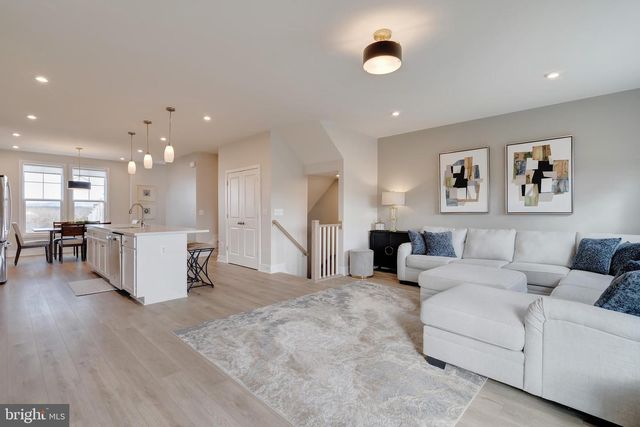 105 CHECKERSPOT, Lake Frederick, VA 22630