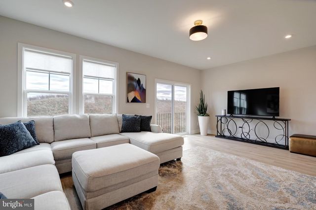 105 CHECKERSPOT, Lake Frederick, VA 22630