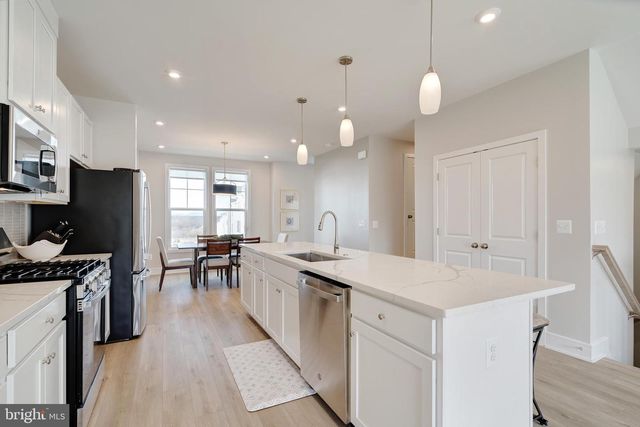 105 CHECKERSPOT, Lake Frederick, VA 22630