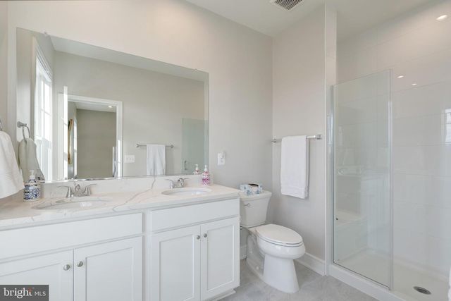 105 CHECKERSPOT, Lake Frederick, VA 22630