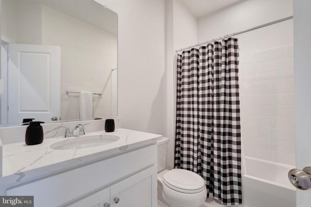 105 CHECKERSPOT, Lake Frederick, VA 22630