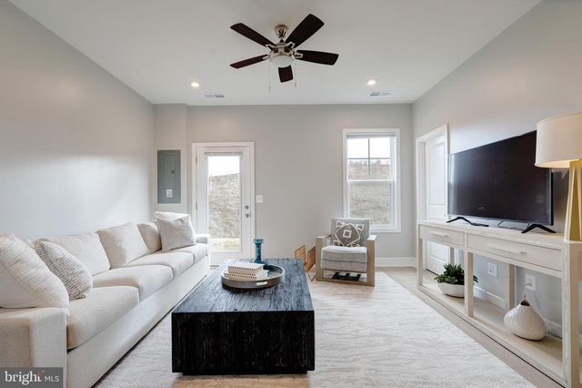 105 CHECKERSPOT, Lake Frederick, VA 22630