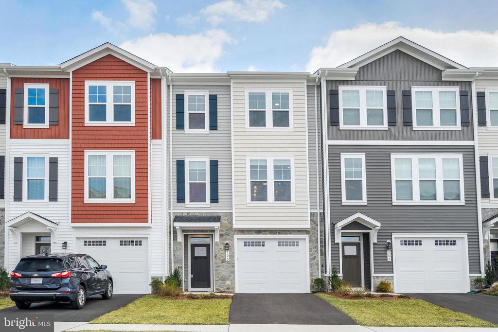 105 CHECKERSPOT, Lake Frederick, VA 22630