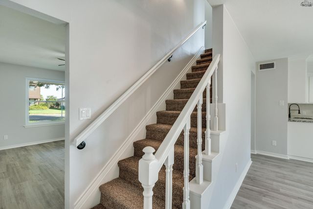 713 W MANES AVENUE, Iowa Park, TX 76367