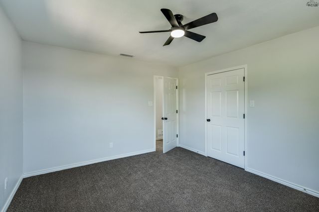 713 W MANES AVENUE, Iowa Park, TX 76367