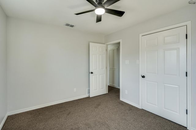 713 W MANES AVENUE, Iowa Park, TX 76367