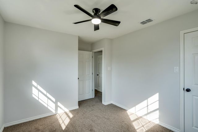 713 W MANES AVENUE, Iowa Park, TX 76367