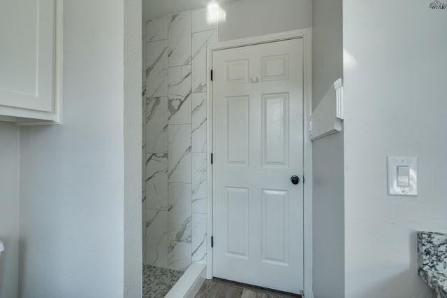 713 W MANES AVENUE, Iowa Park, TX 76367