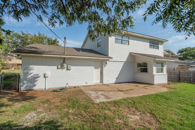 713 W MANES AVENUE, Iowa Park, TX 76367