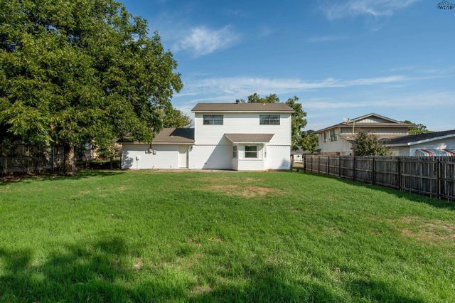 713 W MANES AVENUE, Iowa Park, TX 76367