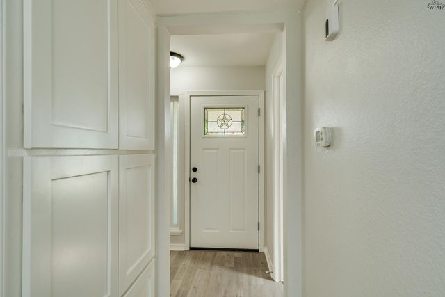 713 W MANES AVENUE, Iowa Park, TX 76367