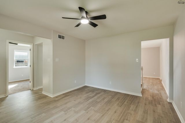 713 W MANES AVENUE, Iowa Park, TX 76367