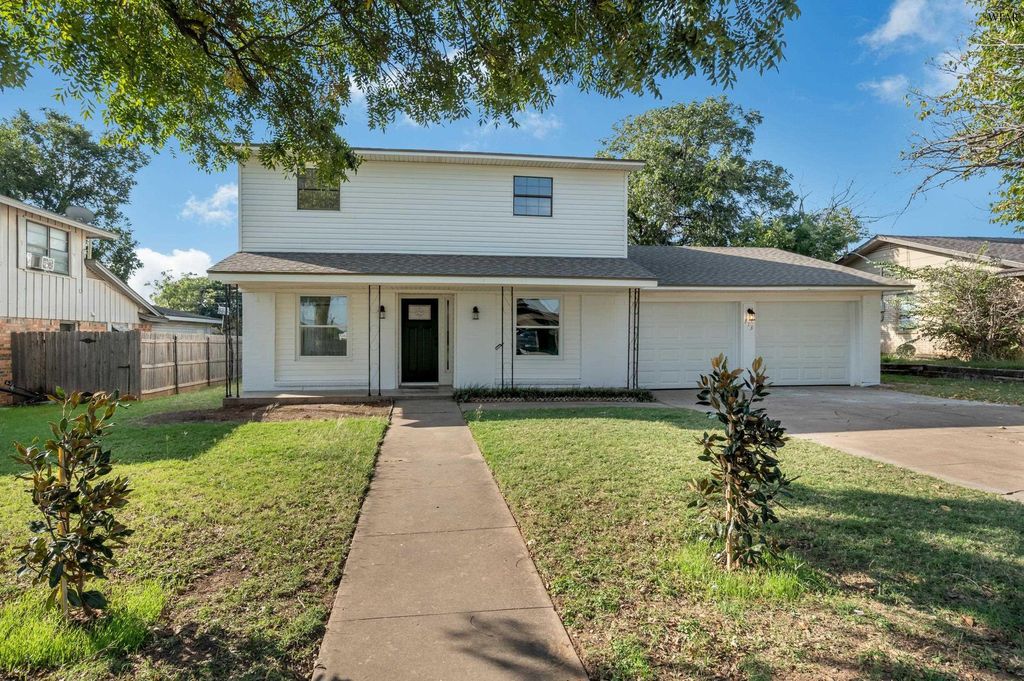 713 W MANES AVENUE, Iowa Park, TX 76367