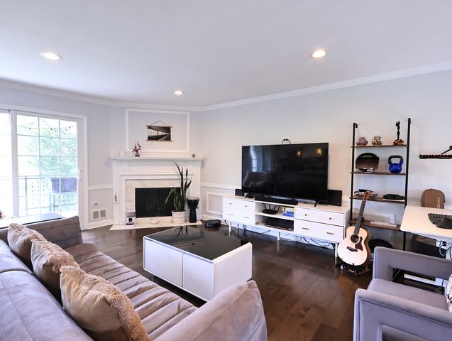 38 Ct of Greenway, Northbrook, IL 60062