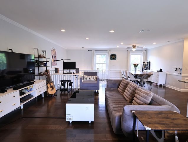 38 Ct of Greenway, Northbrook, IL 60062