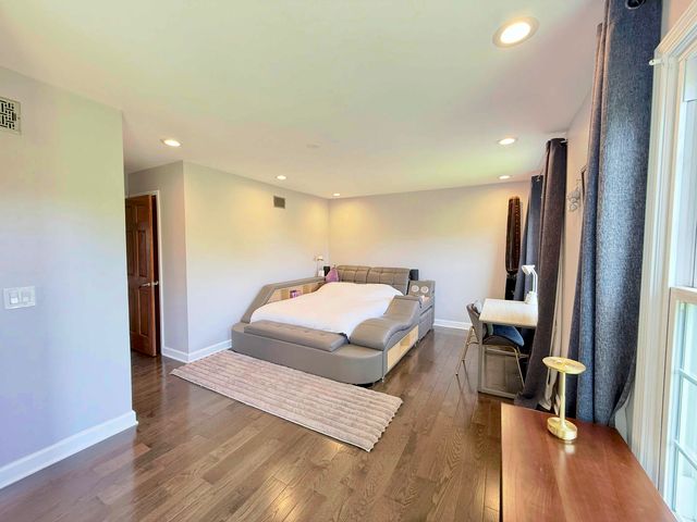 38 Ct of Greenway, Northbrook, IL 60062