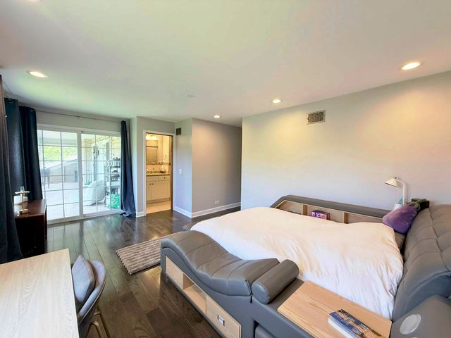 38 Ct of Greenway, Northbrook, IL 60062