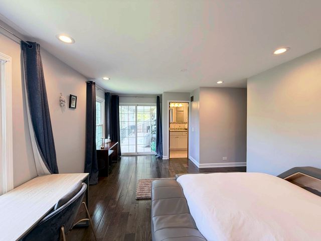 38 Ct of Greenway, Northbrook, IL 60062