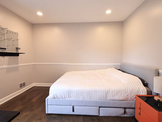 38 Ct of Greenway, Northbrook, IL 60062