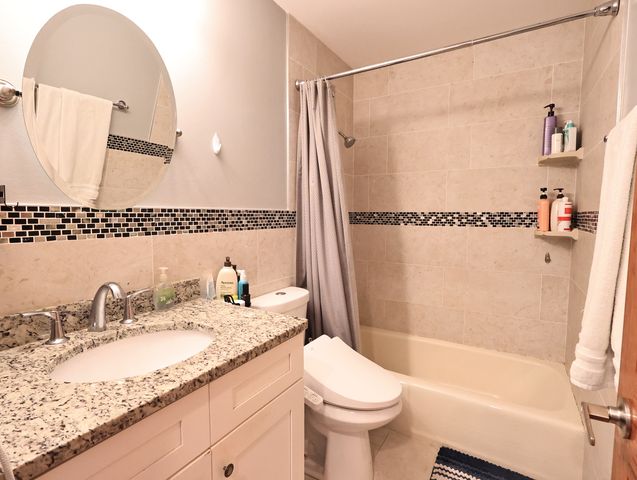38 Ct of Greenway, Northbrook, IL 60062