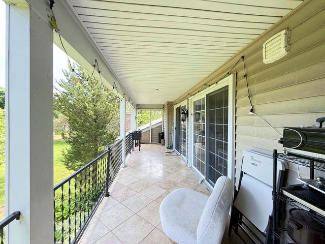 38 Ct of Greenway, Northbrook, IL 60062