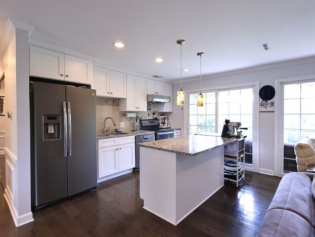 38 Ct of Greenway, Northbrook, IL 60062