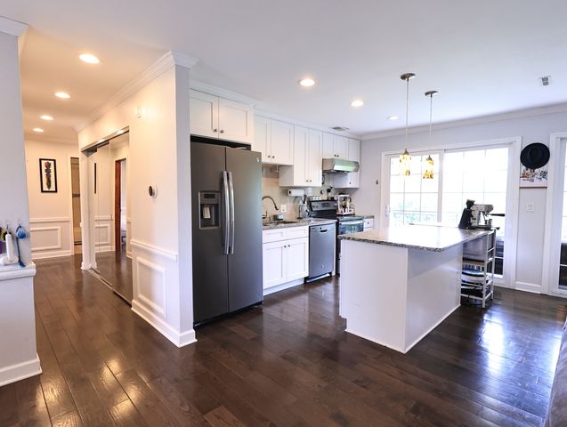 38 Ct of Greenway, Northbrook, IL 60062