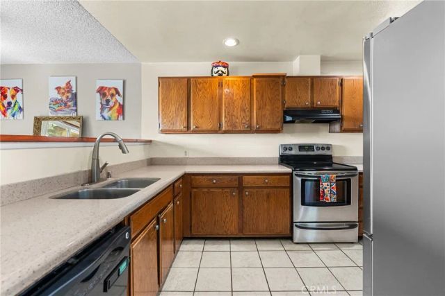 23834 Box Canyon Rd, West Hills, CA 91304