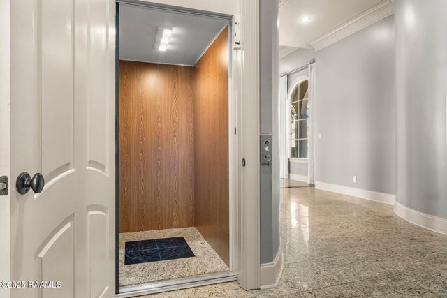 700 Farmington Drive, Lafayette, LA 70503