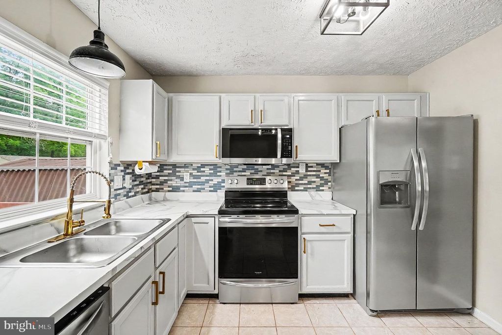 Image 11 of property listing at 504 E CRAIGHILL CHANNEL DR, Perryville, MD 21903