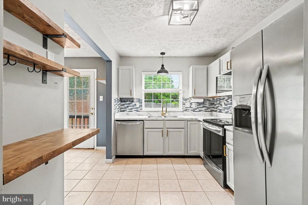 Image 12 of property listing at 504 E CRAIGHILL CHANNEL DR, Perryville, MD 21903
