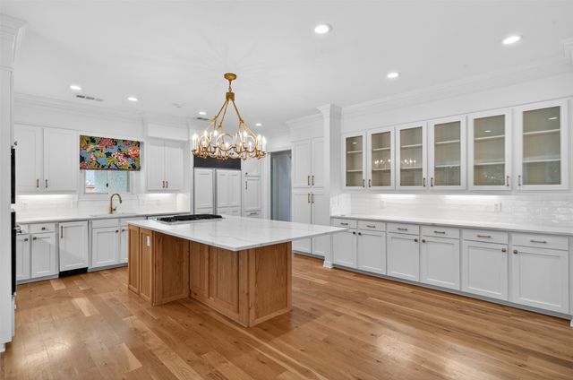 2673 Alvamar Drive, Shreveport, LA 71106