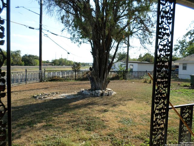 210 Carmen, San Antonio, TX 78207